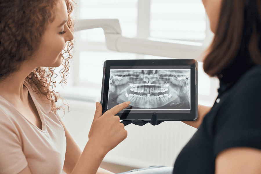 https://sorridiallavita.it/wp-content/uploads/2026/03/selective-focus-x-ray-picture-teeth-tablet-1.png